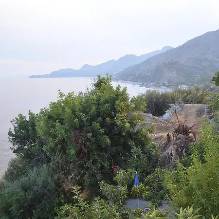 La Scogliera Bed & Breakfast Forza dʼAgro