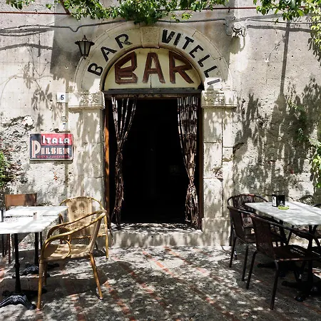 La Scogliera Bed & Breakfast *
