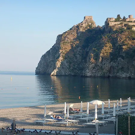 La Scogliera Bed & Breakfast Forza dʼAgro